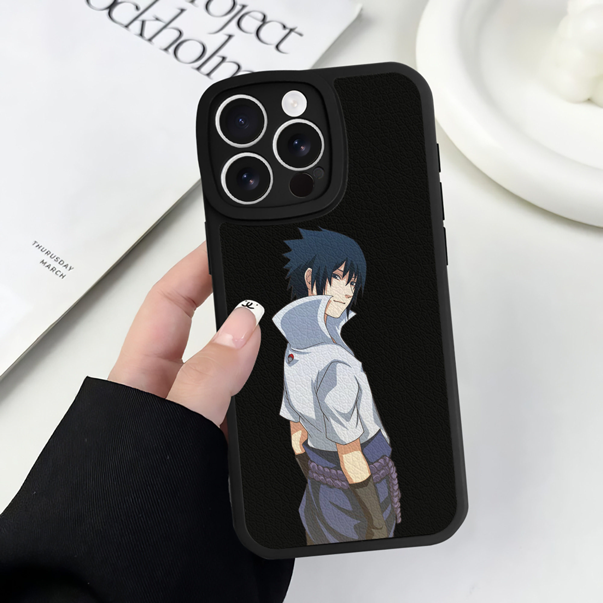 （画像用） NARUTO -ナルト- うちは サスケ Uchiha Sasuke 【iPhone 16シリーズ対応】シリコンスマホケース（レザー調） 材質：シリコン